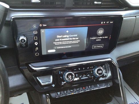Used 2025 GMC Sierra 2500 AT4 w/ AT4 Premium Plus Package AWD/4WD image 19