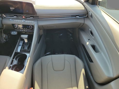 New 2026 Hyundai Elantra SEL FWD image 11