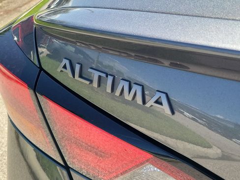 Used 2025 Nissan Altima 2.5 S FWD image 9