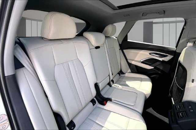 Used 2025 Audi Q5 Premium w/ Convenience Package AWD/4WD image 25