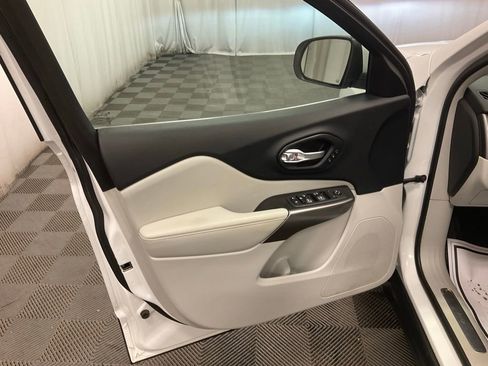 Used 2019 Jeep Cherokee Limited w/ Trailer Tow Group image 15