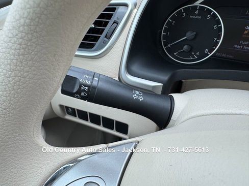 Used 2015 Nissan Murano S image 15