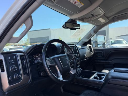 Used 2015 GMC Sierra 2500 Denali w/ Duramax Plus Package image 16
