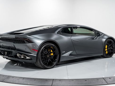 Used 2016 Lamborghini Huracan LP 610-4 AWD/4WD image 3