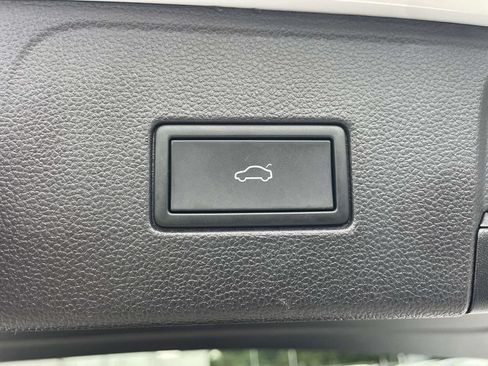 Certified 2023 Volkswagen Atlas SE FWD image 12