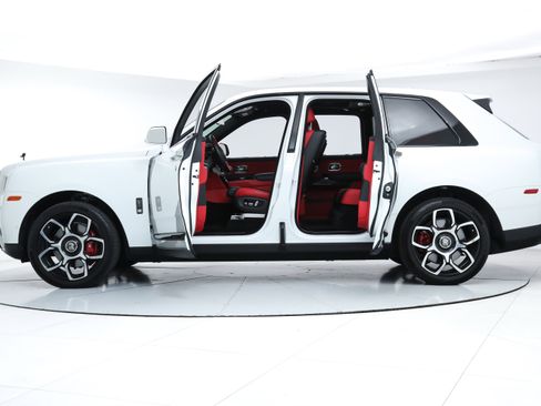 Used 2023 Rolls-Royce Cullinan Black Badge w/ Dark Exterior Package image 3