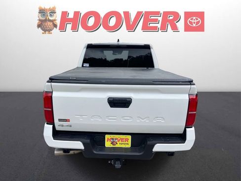 Used 2025 Toyota Tacoma SR5 AWD/4WD image 9