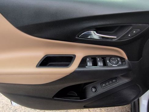 Used 2023 Chevrolet Equinox Premier image 24