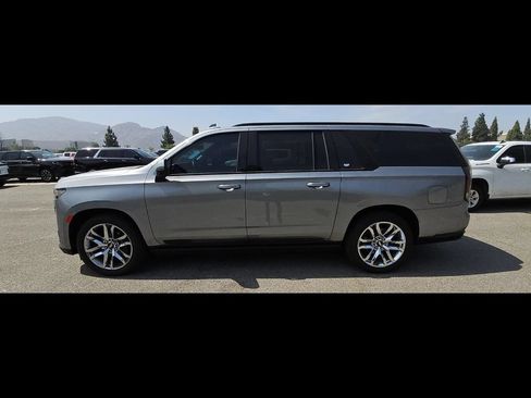 Used 2023 Cadillac Escalade ESV Sport Platinum AWD/4WD image 5