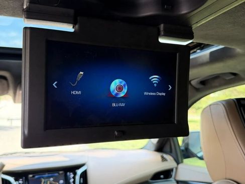 Used 2019 Cadillac Escalade Platinum AWD/4WD image 17