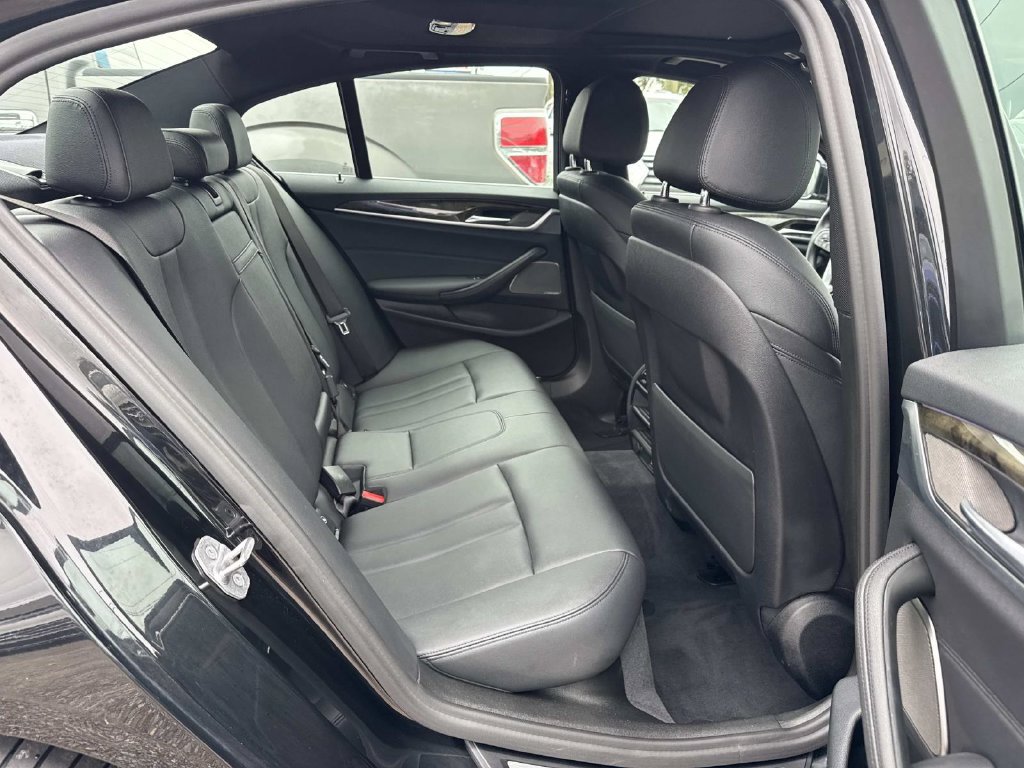 Used 2020 BMW 530i w/ Premium Package RWD image 11