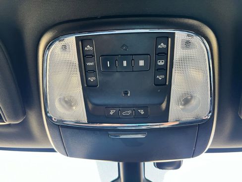 Used 2018 Jeep Grand Cherokee Limited w/ Luxury Group II image 33