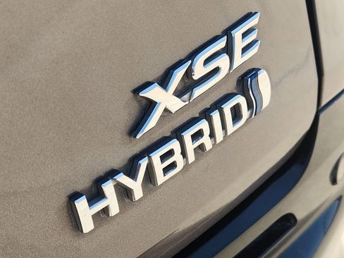 Used 2022 Toyota Sienna XSE w/ XSE Plus Package FWD image 12
