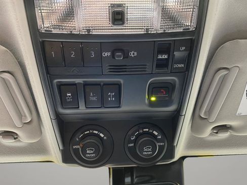 Used 2022 Toyota 4Runner TRD Off-Road Premium w/ Moonroof Package AWD/4WD image 17