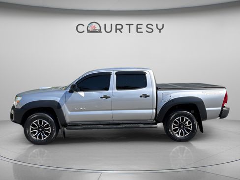 Used 2015 Toyota Tacoma PreRunner w/ Convenience Package RWD image 4