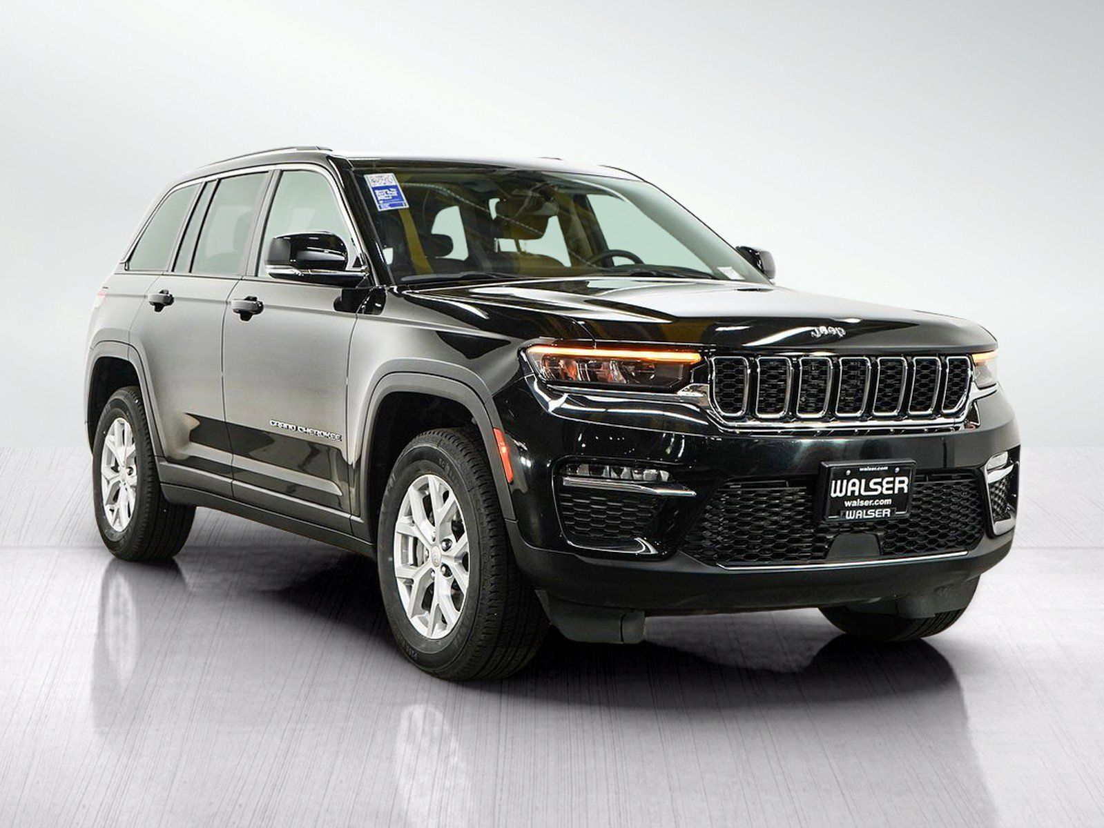 Used 2023 Jeep Grand Cherokee Limited AWD/4WD image 9
