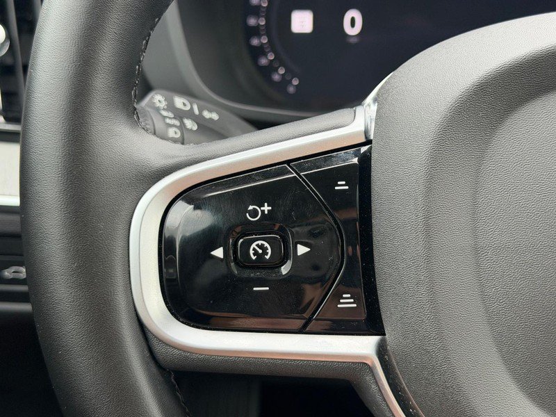 Certified 2025 Volvo XC60 B5 Plus AWD/4WD image 17
