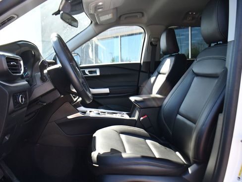 Used 2023 Ford Explorer XLT w/ Equipment Group 202A AWD/4WD image 13