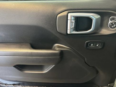 Used 2023 Jeep Wrangler Unlimited AWD/4WD image 12