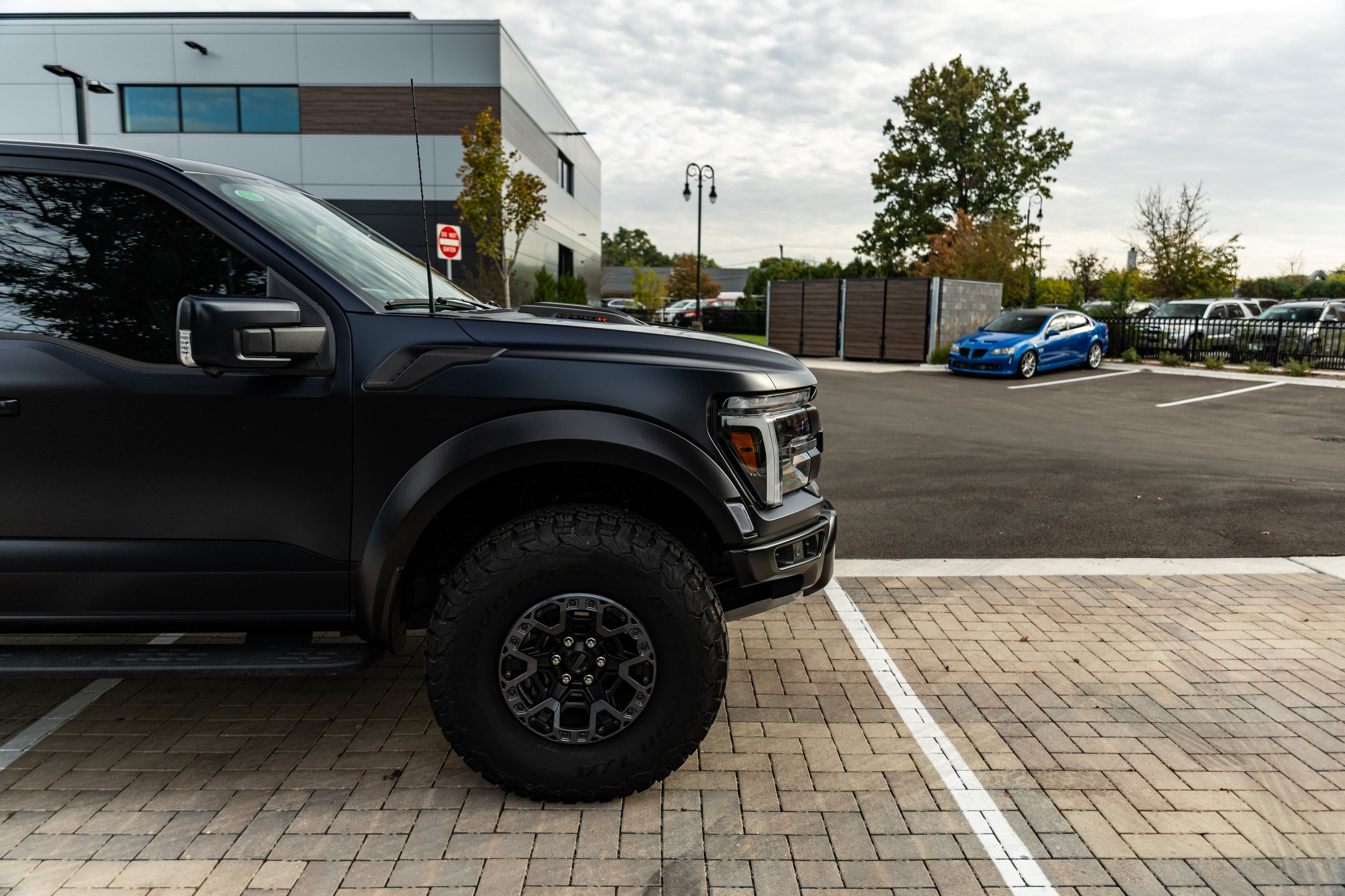New 2025 Ford F150 Raptor w/ Equipment Group 803A Raptor R AWD/4WD image 5