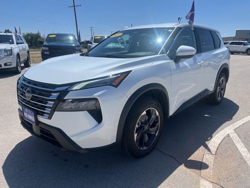 Used 2025 Nissan Rogue SV FWD image 1