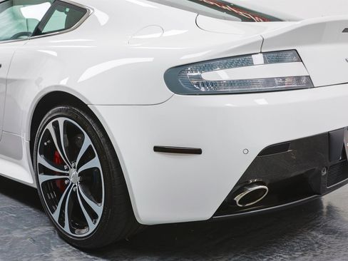 Used 2011 Aston Martin V12 Vantage Coupe image 19