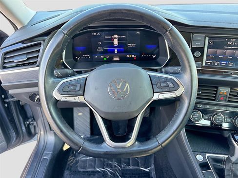 Used 2024 Volkswagen Jetta SE FWD image 11