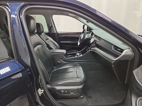 Used 2023 Jeep Grand Cherokee L Limited AWD/4WD image 12