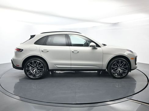 Certified 2025 Porsche Macan image 16