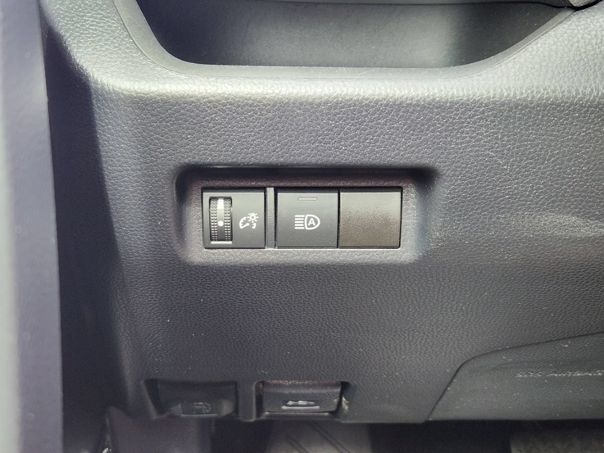 Used 2022 Toyota RAV4 LE FWD image 41