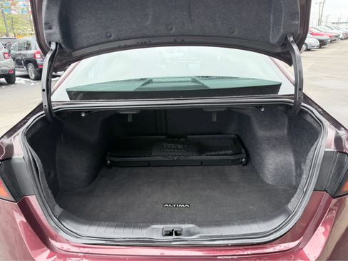 Used 2024 Nissan Altima 2.5 SV w/ SV Premium Package image 11