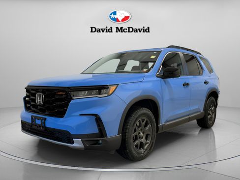 Used 2025 Honda Pilot TrailSport image 1