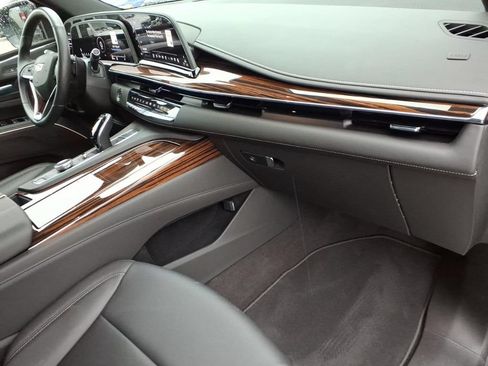 Used 2024 Cadillac Escalade Luxury AWD/4WD image 11