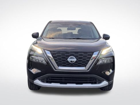 Used 2023 Nissan Rogue S image 2