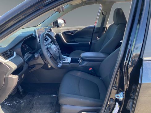 Used 2025 Toyota RAV4 LE image 9
