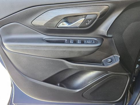 Used 2024 GMC Terrain SLE w/ Driver Convenience Package image 16