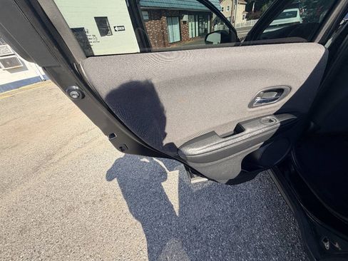 Used 2019 Honda HR-V LX image 43