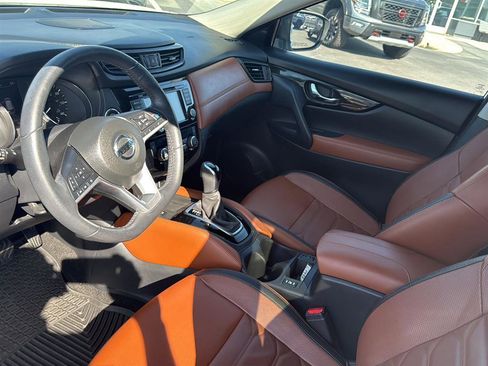 Used 2019 Nissan Rogue SL w/ Premium Package FWD image 12