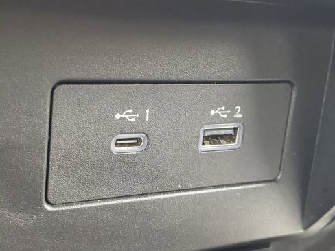 Used 2024 Nissan Titan SV w/ SV Convenience Package image 21