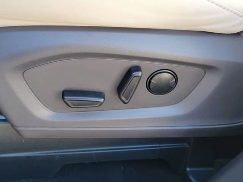 Used 2023 Ford Explorer Platinum w/ Technology Package image 14