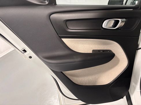 Used 2019 Volvo XC40 T5 Momentum image 23