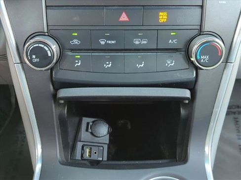 Used 2015 Toyota Camry LE FWD image 14