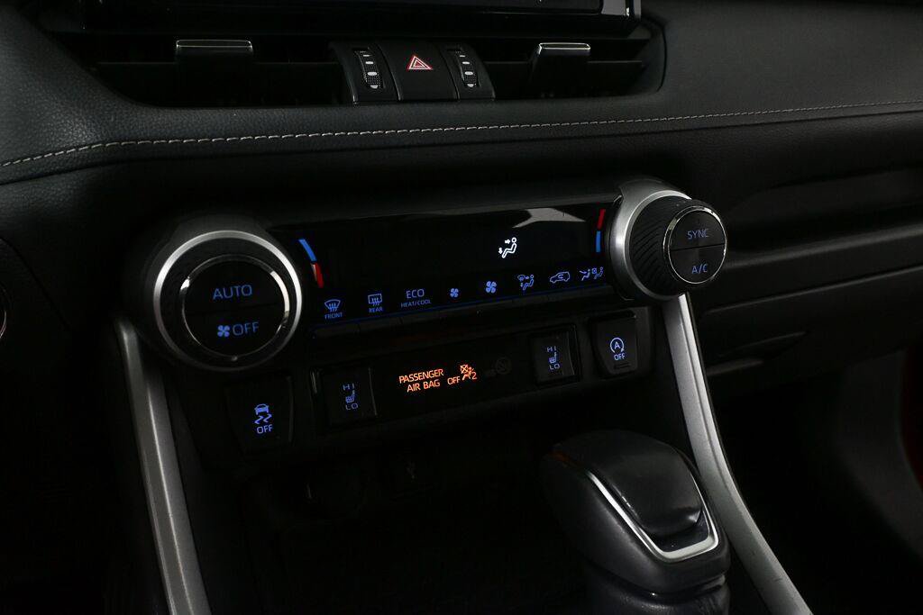 Used 2020 Toyota RAV4 XLE Premium FWD image 15
