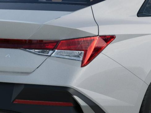 New 2026 Hyundai Elantra SE FWD image 10