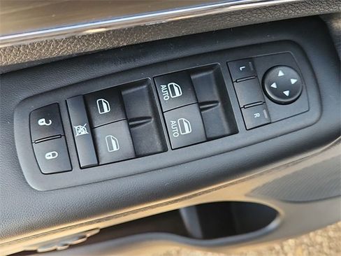 Used 2021 Jeep Grand Cherokee Limited image 24