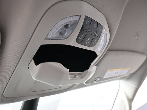 Used 2023 Chrysler Pacifica Touring-L FWD image 29