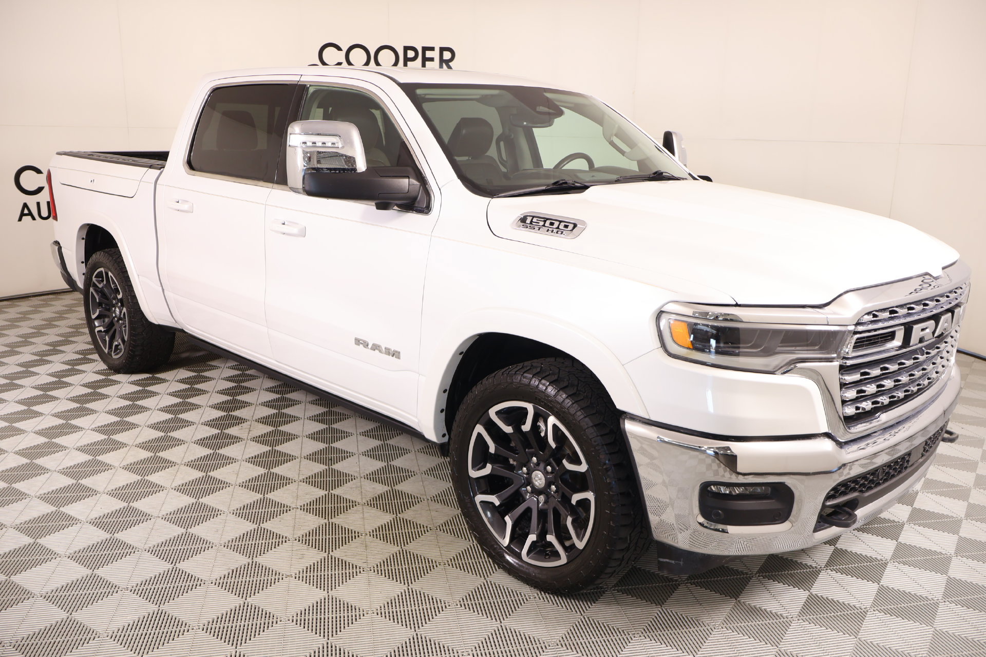 Used 2025 RAM 1500 Limited w/ Trailer Tow Group AWD/4WD image 1