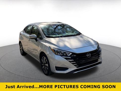 Used 2025 Nissan Versa SV image 1