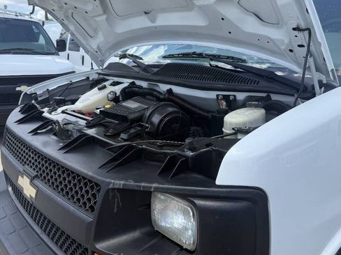 Used 2015 Chevrolet Express 2500 RWD image 71