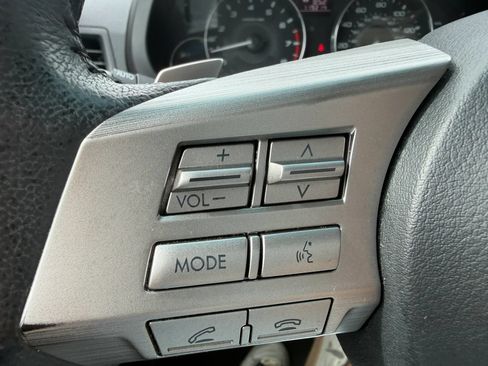 Used 2011 Subaru Outback 2.5i Limited AWD/4WD image 18